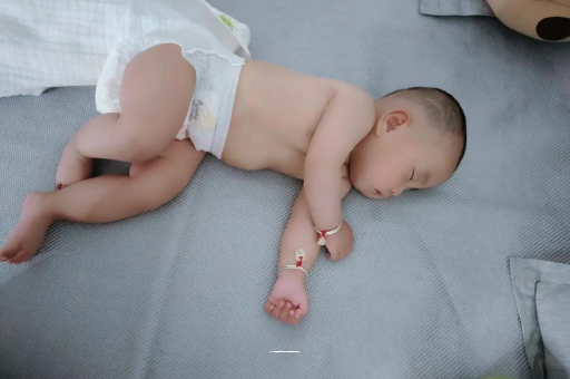 沧州三个月宝宝抬头不稳